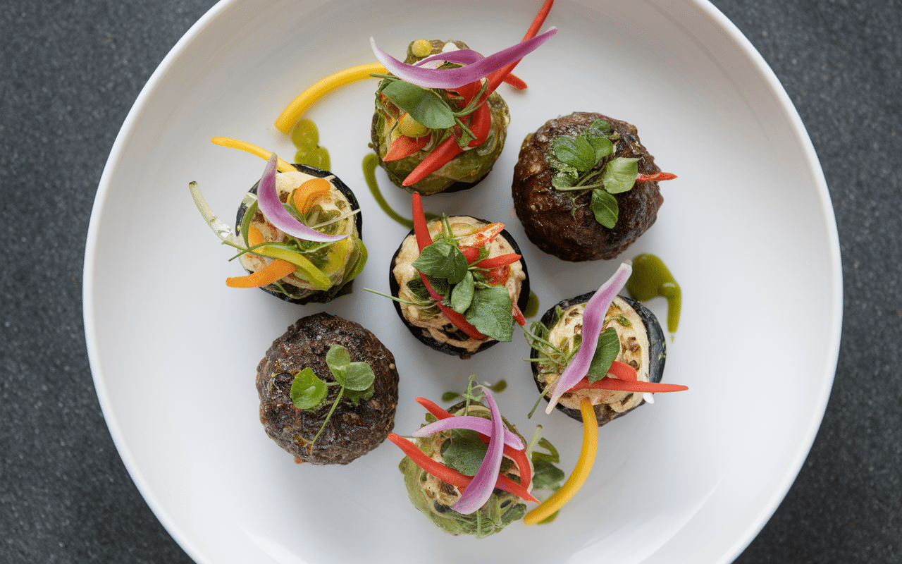 Légumes nouilles accompagnement boulette de viande créatif