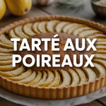 Tarte poireaux dorée sur table avec ingrédients